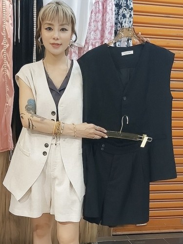 BB92 V Sleeveless Jacket & Shorts Set