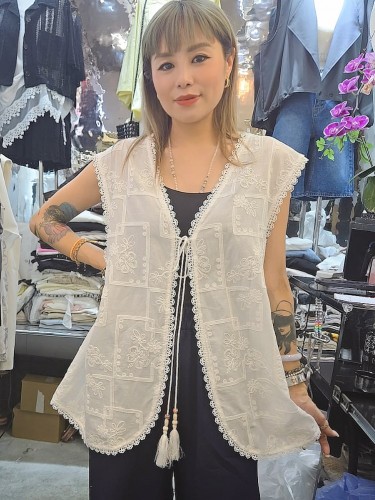AQ297 EMB VEST