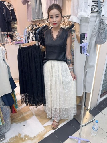 SO 76-Lace overlay Flare skirt