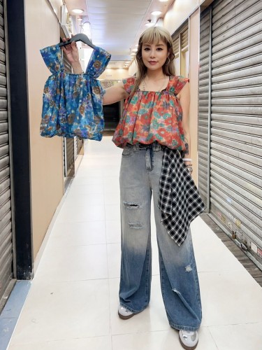 MK 156 blue jeans with checked scarf