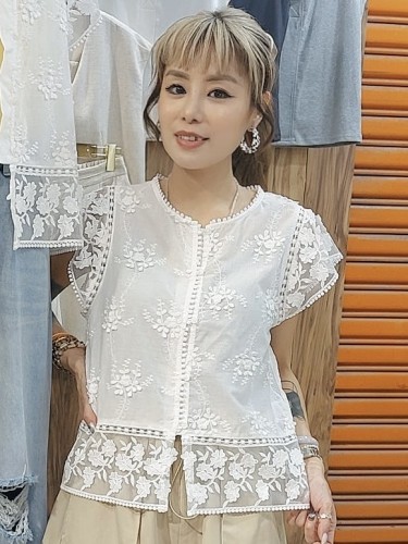 BB93 Lace top