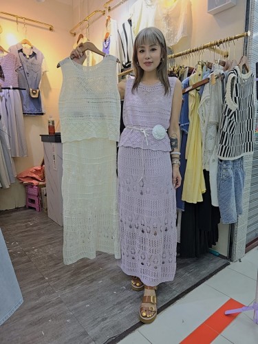 Pe23-knit sleeveless top with long skirt set