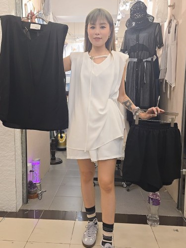 AQ278 Sleeveless top with shorts