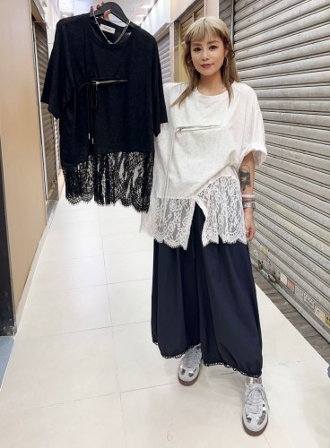 MK167 lace bottom tee with zip