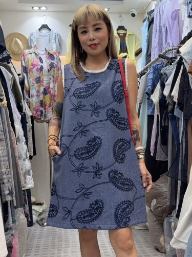 GA111 blue paisley sleeveless lace trim dress