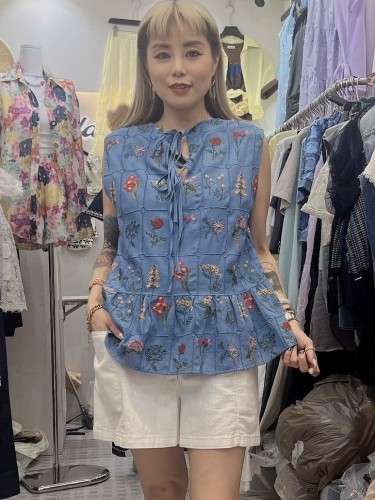   GA86 blue floral vest