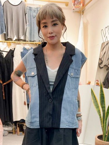 YY215-denim vest with black collar