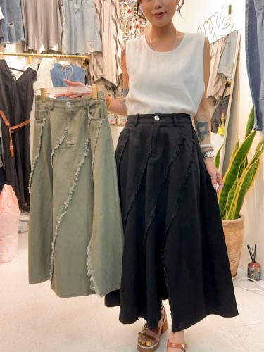 YY190 Denim skirt with diagonal frills