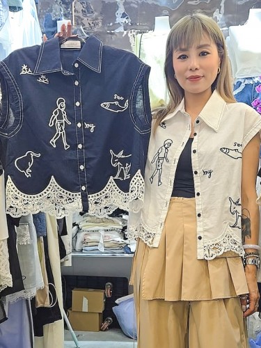 AQ268 emb shirt With lace trim