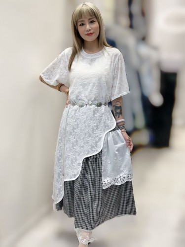 PA182 White Lace Long Asymmetric Top with Checks Tiered Maix Skirt Set