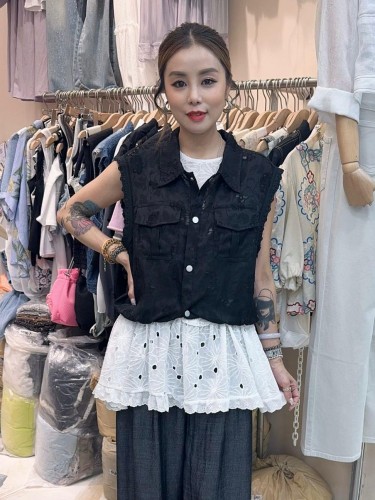 SO52 Floral Vest with lace trim