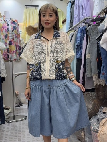 GA89 white sheer floral blue paisley