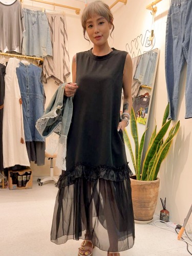 YY192-Sleeveless dress with ruffles