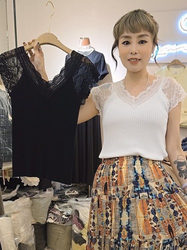 GG45 V Lace Rib Top