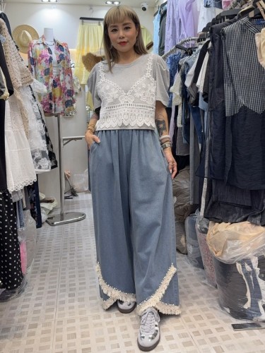 GA94 Denim with lace hem