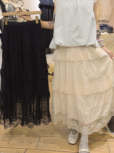 GG49 Wrinkled Lace Tiered Skirt