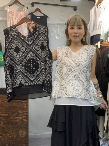 YM34 Paisley Printed Twist Top