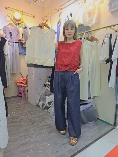 Pe04-Eyelet Ruffled Hem Vest