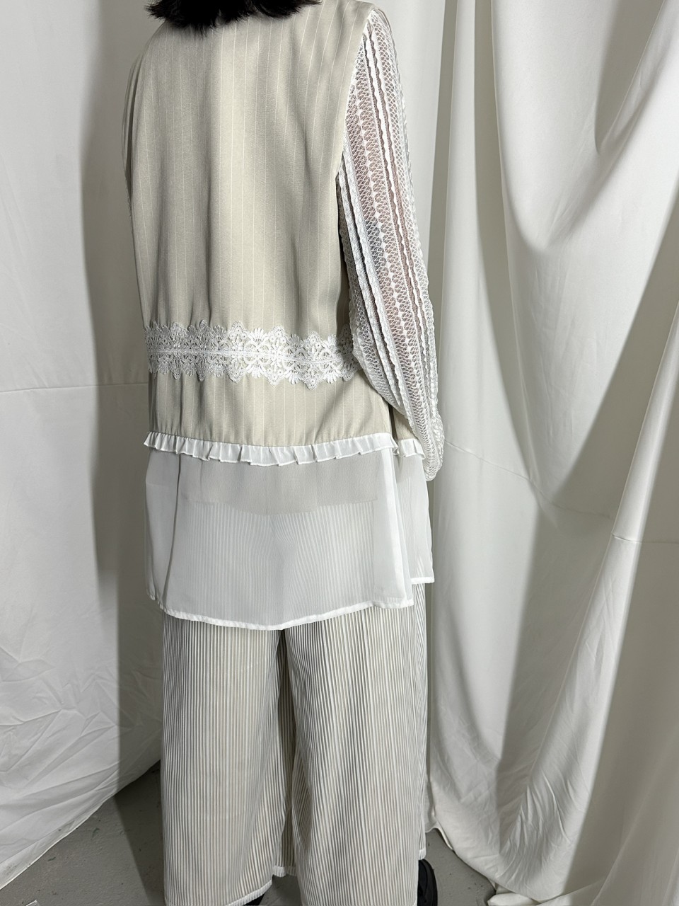 BS513 杏色 蕾絲花邊拼布外套